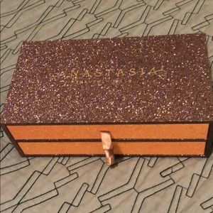 Anastasia eyeshadow palette vault